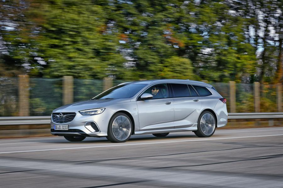  Opel Insignia GSi Sports Tourer 2017 года  (фото 24 из 40)